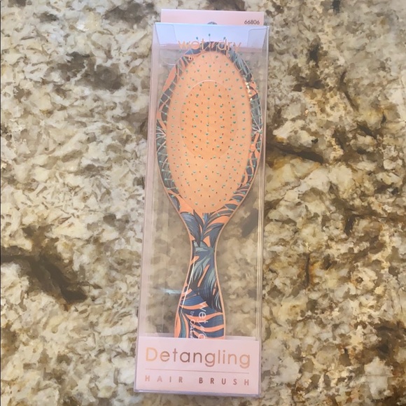 Gift bag with hair and skin products - Picture 2 of 6